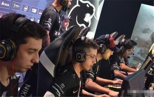 辱性手势被 辱性手势被